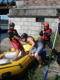wildwater raften in Veltrusy raften in Veltrusy op de wildwaterbaan in de Vltava